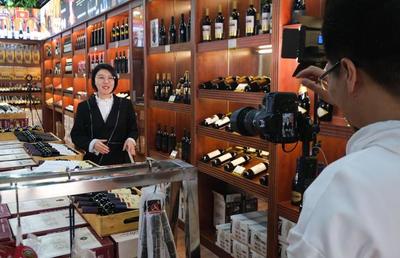 僑鄉(xiāng)青田年末銷(xiāo)售旺季 葡萄酒加工產(chǎn)業(yè)迎來(lái)新機(jī)遇